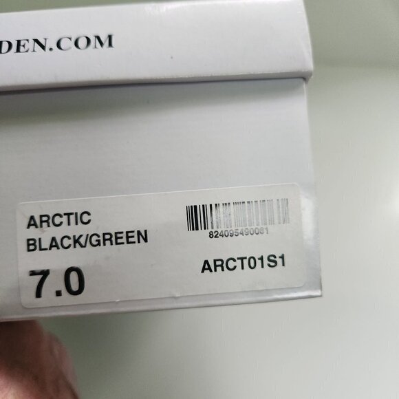 Steve Madden NWOT Arctic Black Green ARCT01S1 Size 7 - Picture 8 of 9